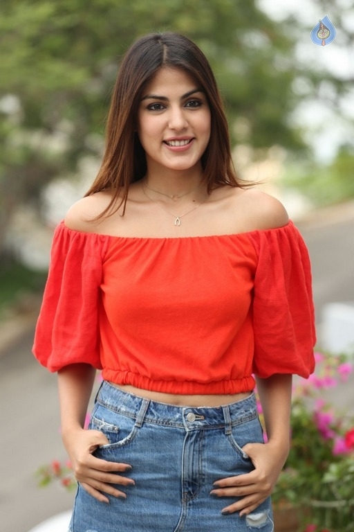 Rhea Chakraborty New Stills - 29 / 55 photos
