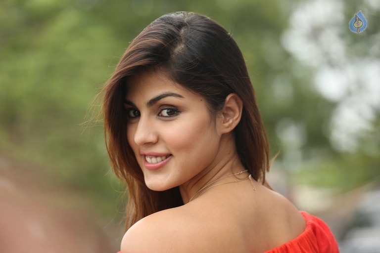 Rhea Chakraborty New Stills - 31 / 55 photos