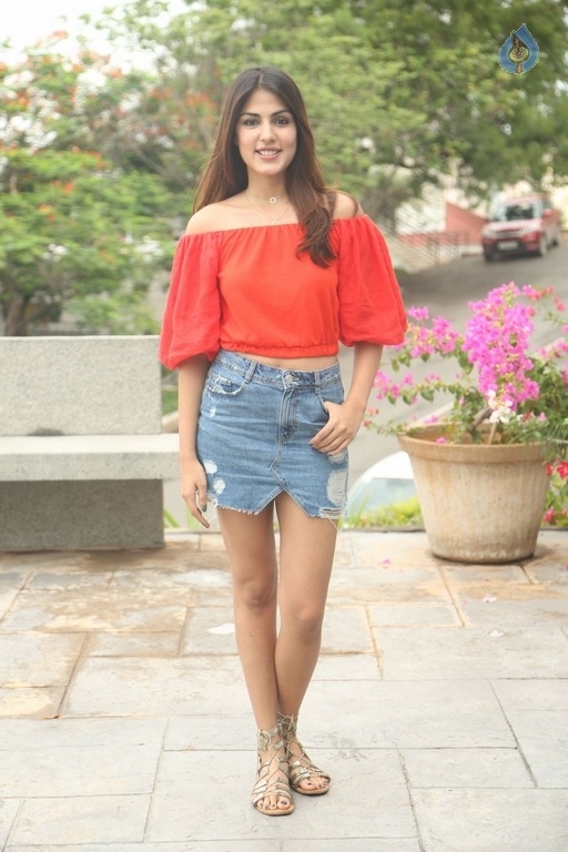 Rhea Chakraborty New Stills - 32 / 55 photos