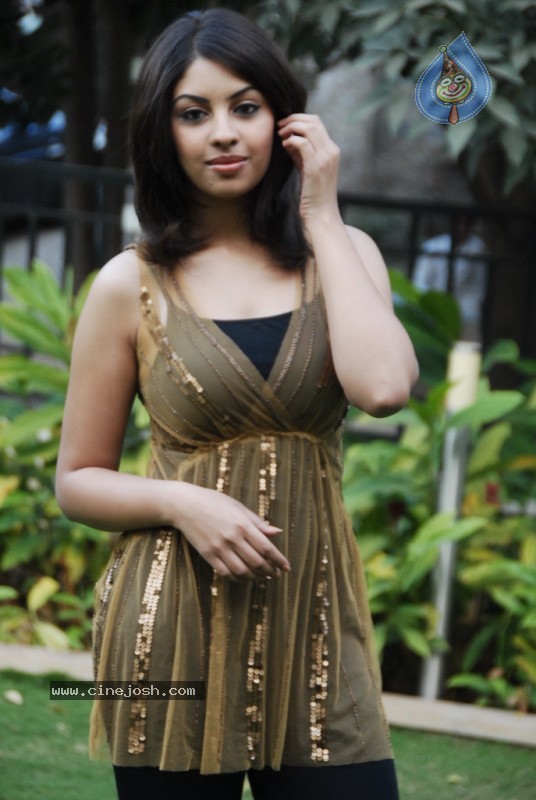 Richa Gangopadhyay Gallery - 43 / 59 photos