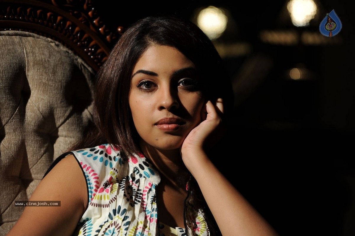 Richa Gangopadhyay Hot Stills - 19 / 77 photos