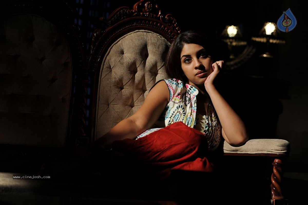 Richa Gangopadhyay Hot Stills - 54 / 77 photos