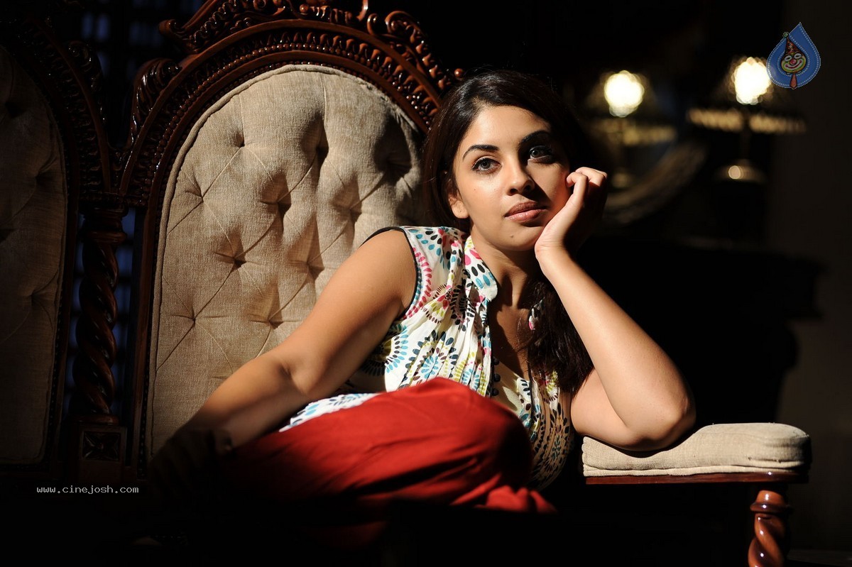 Richa Gangopadhyay Hot Stills - 76 / 77 photos