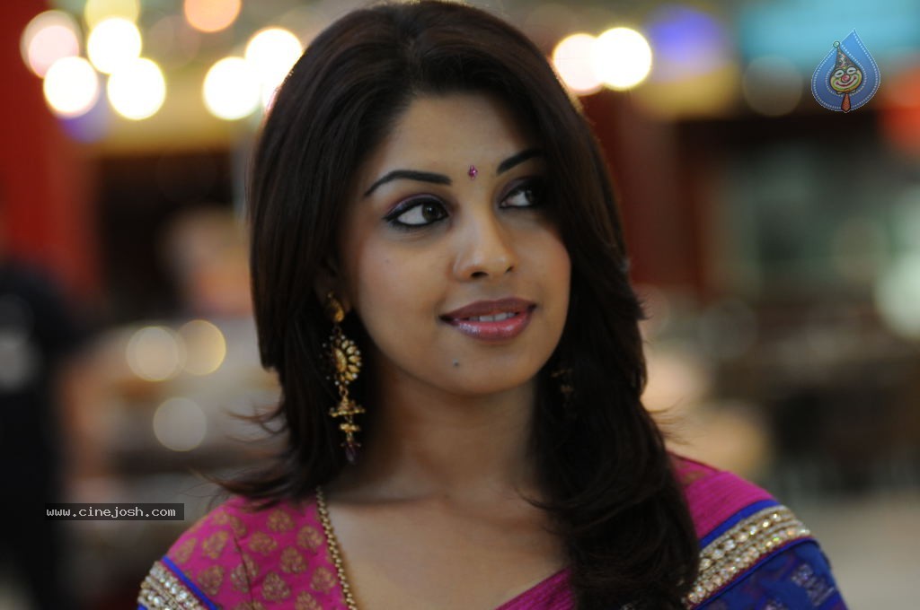 Richa Gangopadhyay Latest Photos - 2 / 47 photos