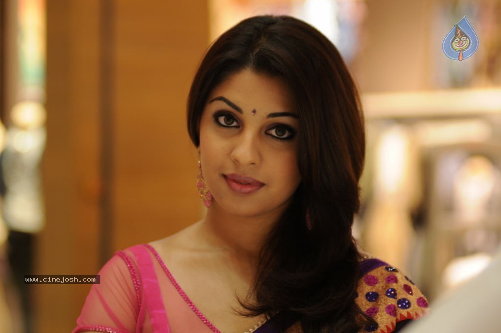 Richa Gangopadhyay Latest Photos - 5 / 47 photos