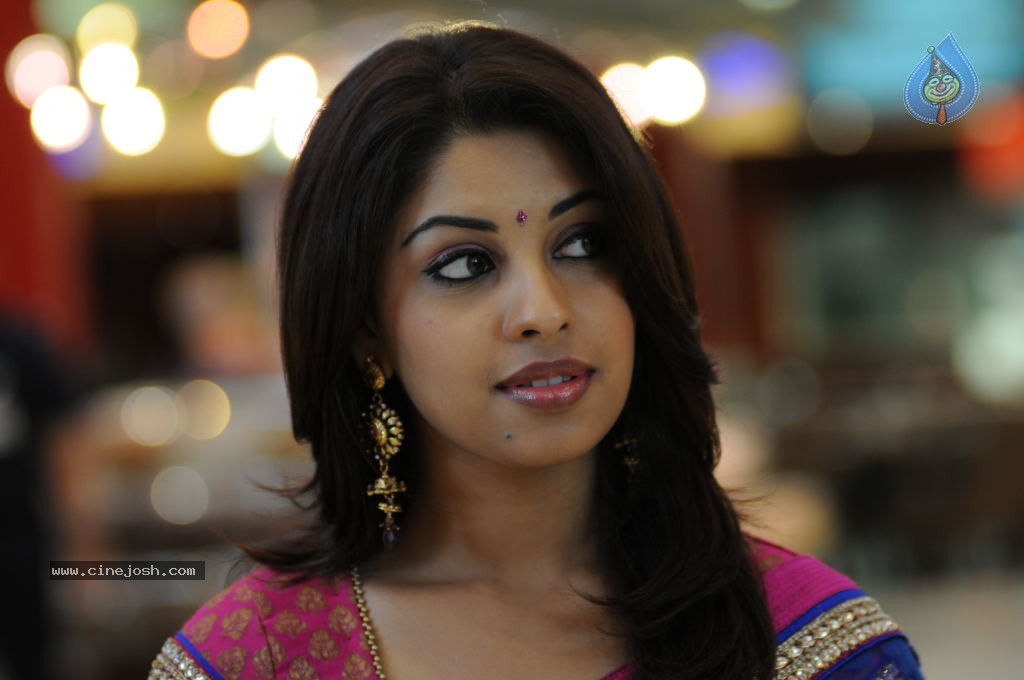 Richa Gangopadhyay Latest Photos - 11 / 47 photos