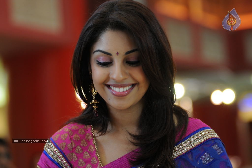 Richa Gangopadhyay Latest Photos - 12 / 47 photos