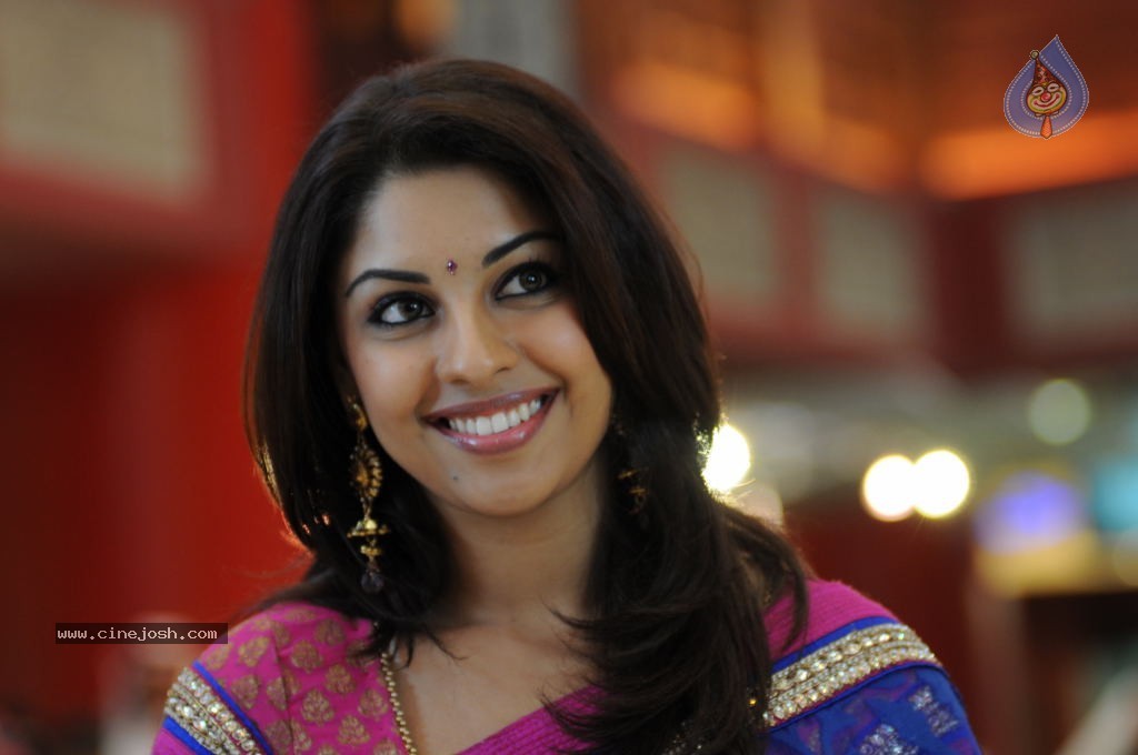 Richa Gangopadhyay Latest Photos - 14 / 47 photos
