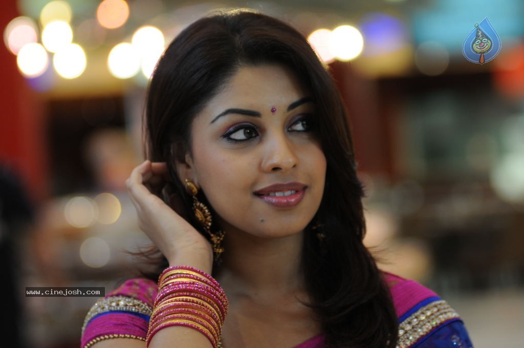 Richa Gangopadhyay Latest Photos - 17 / 47 photos