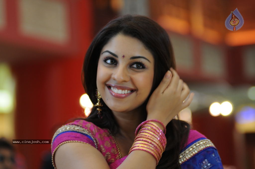 Richa Gangopadhyay Latest Photos - 22 / 47 photos