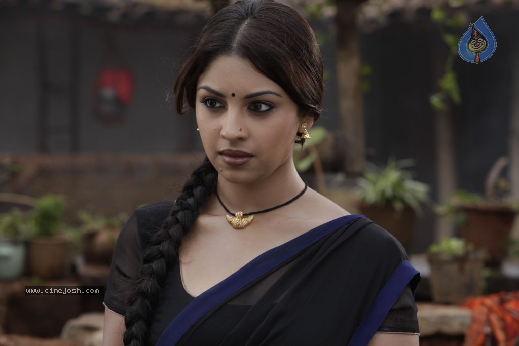 Richa Gangopadhyay Latest Photos - 37 / 47 photos
