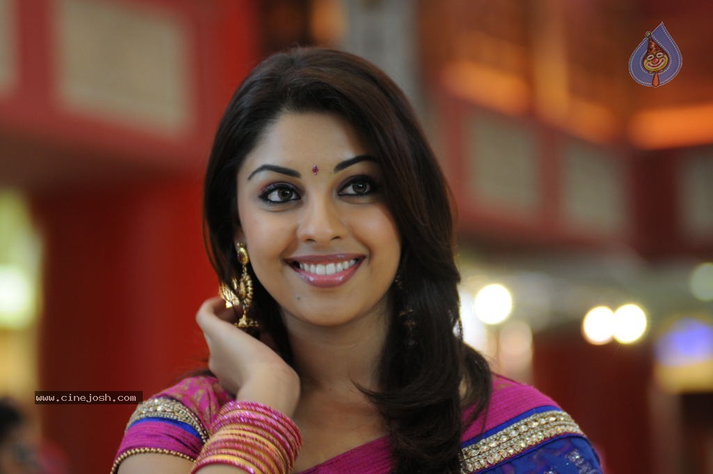Richa Gangopadhyay Latest Photos - 41 / 47 photos