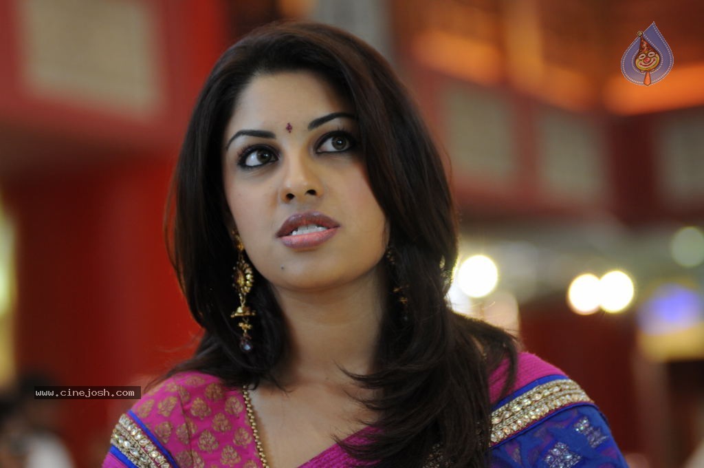 Richa Gangopadhyay Latest Photos - 44 / 47 photos