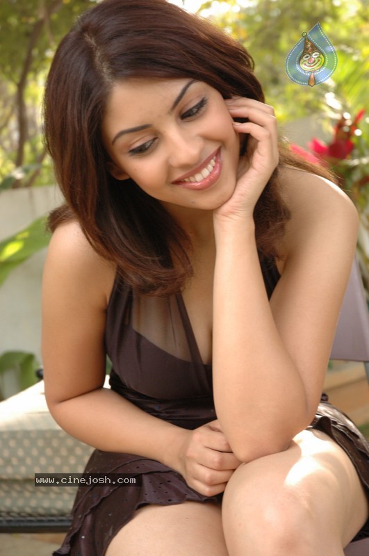 Richa Gangopadhyay Latest Stills - 62 / 86 photos