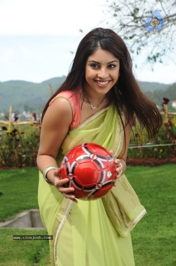 Richa Gangopadhyay New Pics - 19 / 26 photos