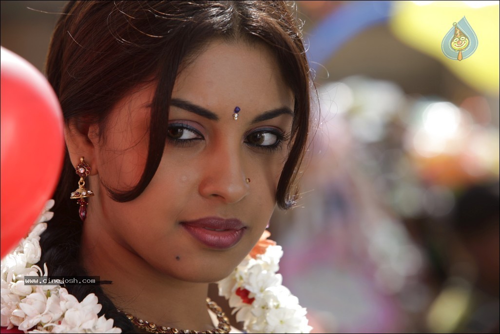 Richa Gangopadhyay New Pics - 1 / 42 photos