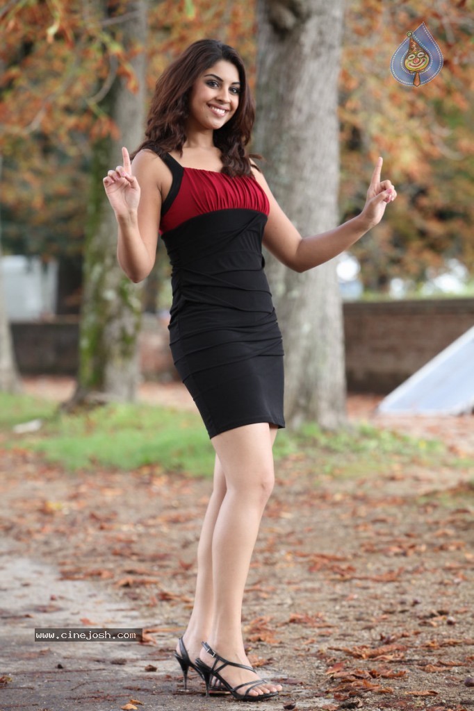 Richa Gangopadhyay New Spicy Stills - 2 / 29 photos
