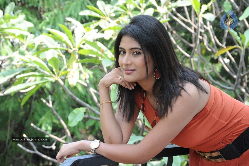 Richa New Stills - 26 / 53 photos