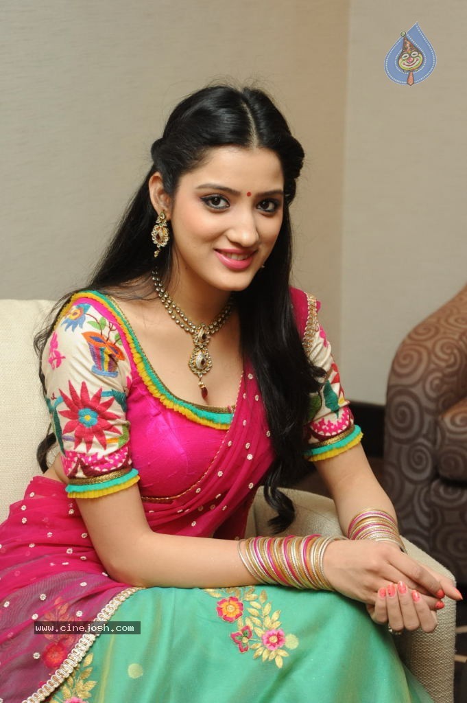 Richa Panai Cute Stills - 79 / 101 photos