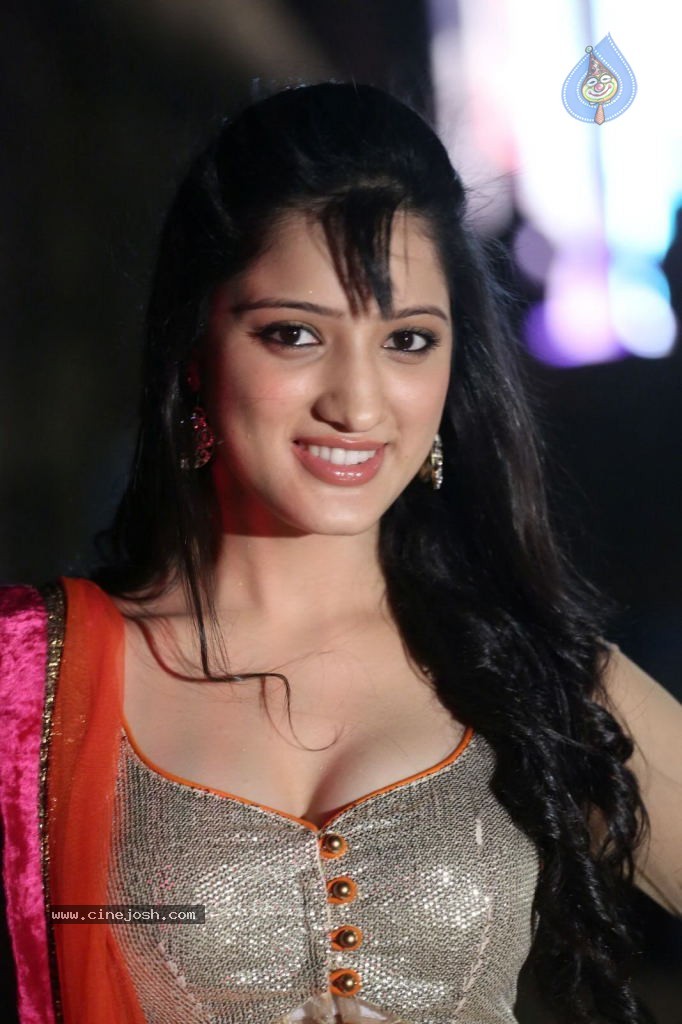 Richa Panai Hot Pics - 15 / 74 photos