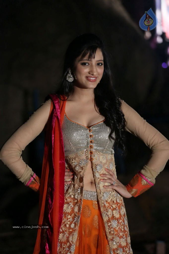 Richa Panai Hot Pics - 28 / 74 photos