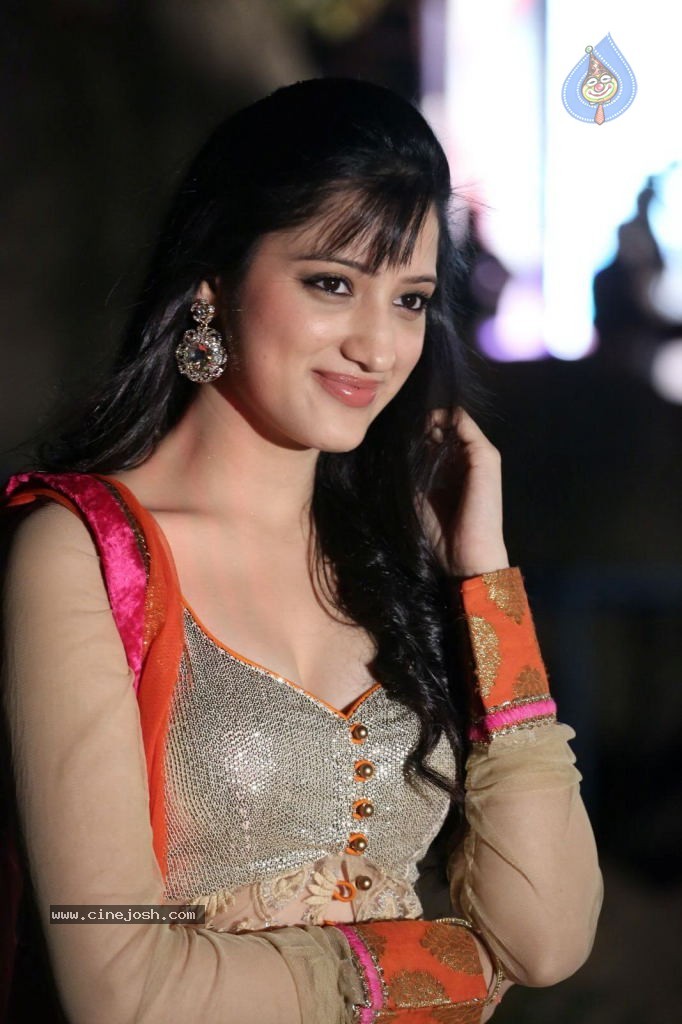 Richa Panai Hot Pics - 33 / 74 photos