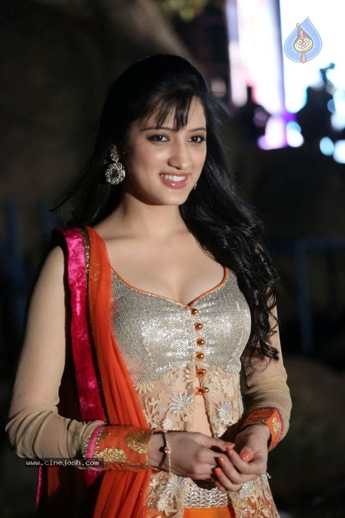 Richa Panai Hot Pics - 36 / 74 photos