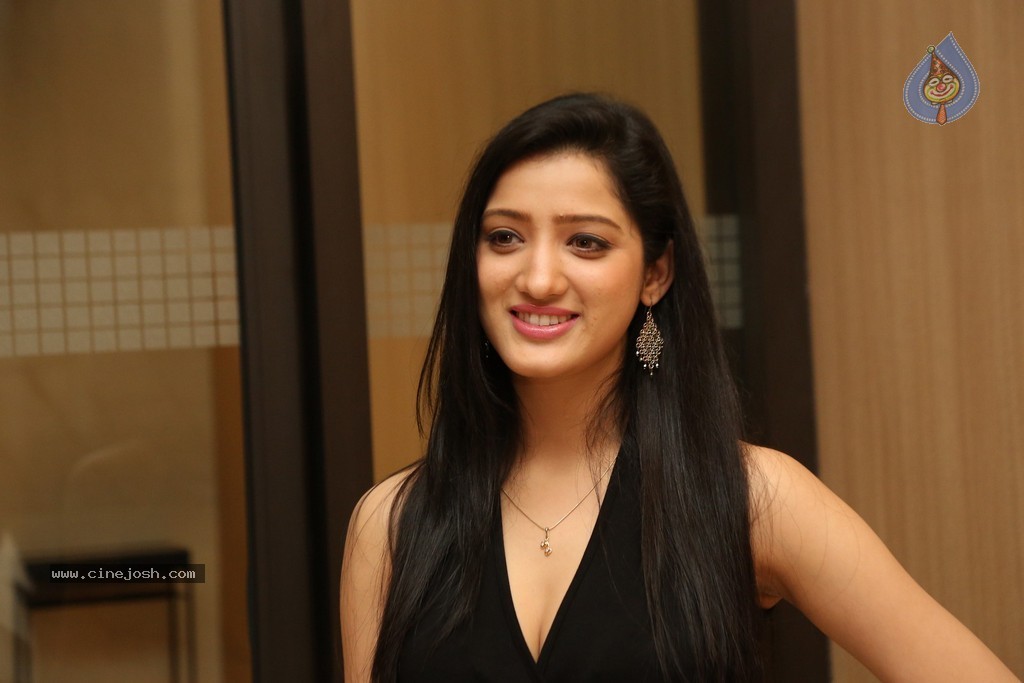 Richa Panai Hot Stills - 61 / 75 photos