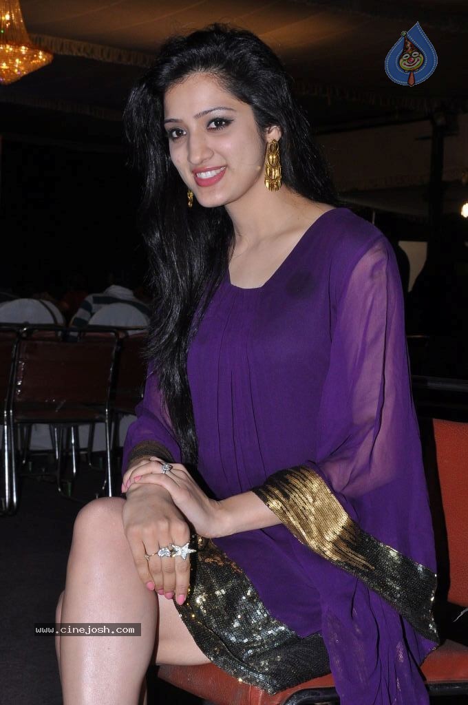 Richa Panai Hot Stills - 6 / 79 photos