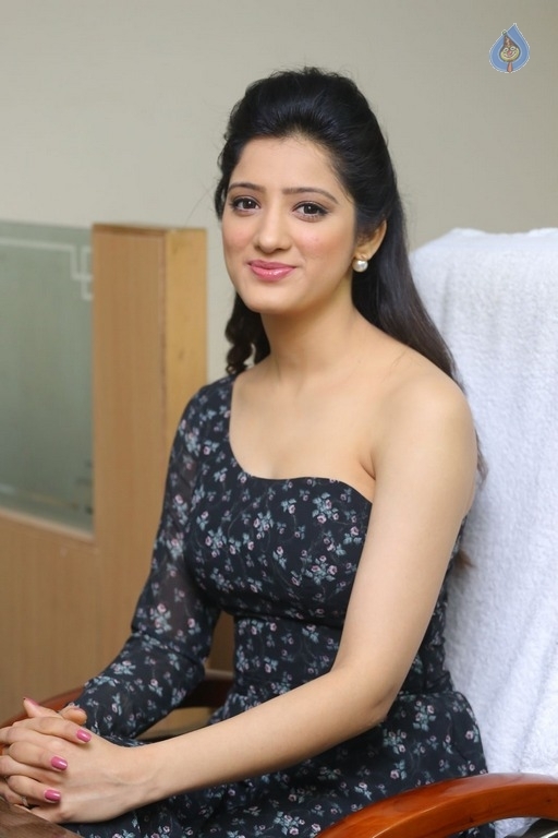 Richa Panai Latest Gallery - 21 / 39 photos