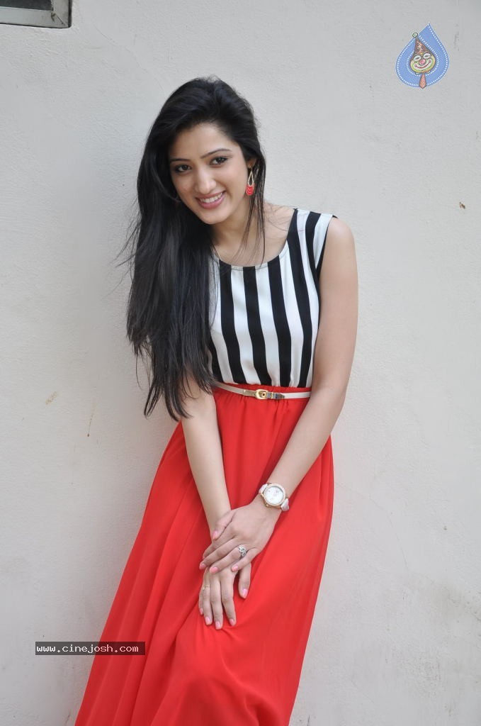Richa Panai Latest Gallery - 34 / 96 photos