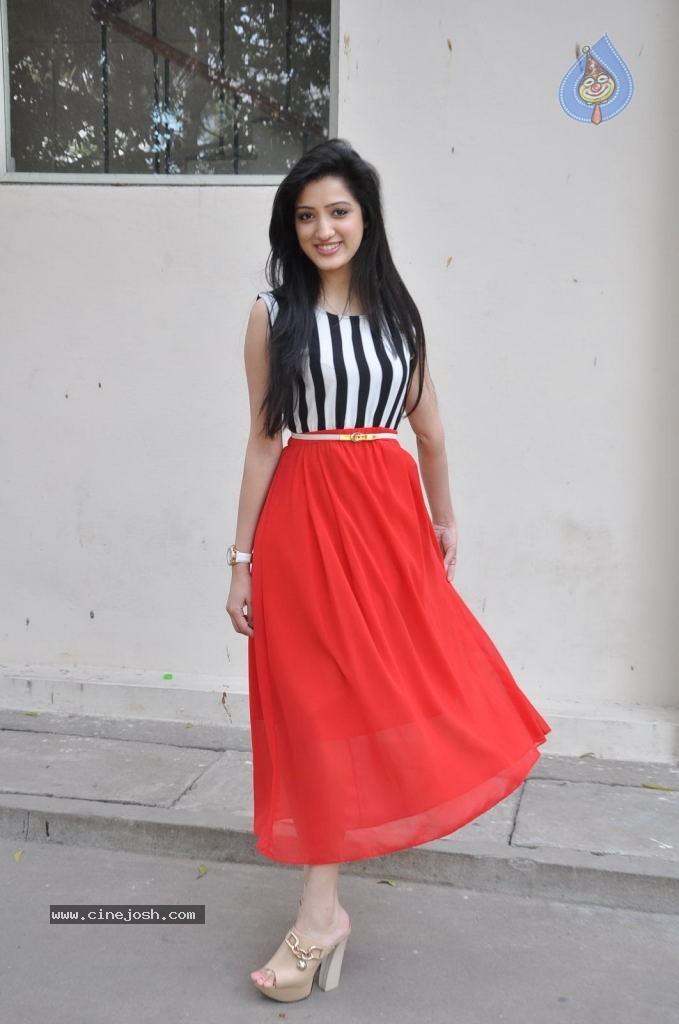 Richa Panai Latest Gallery - 36 / 96 photos