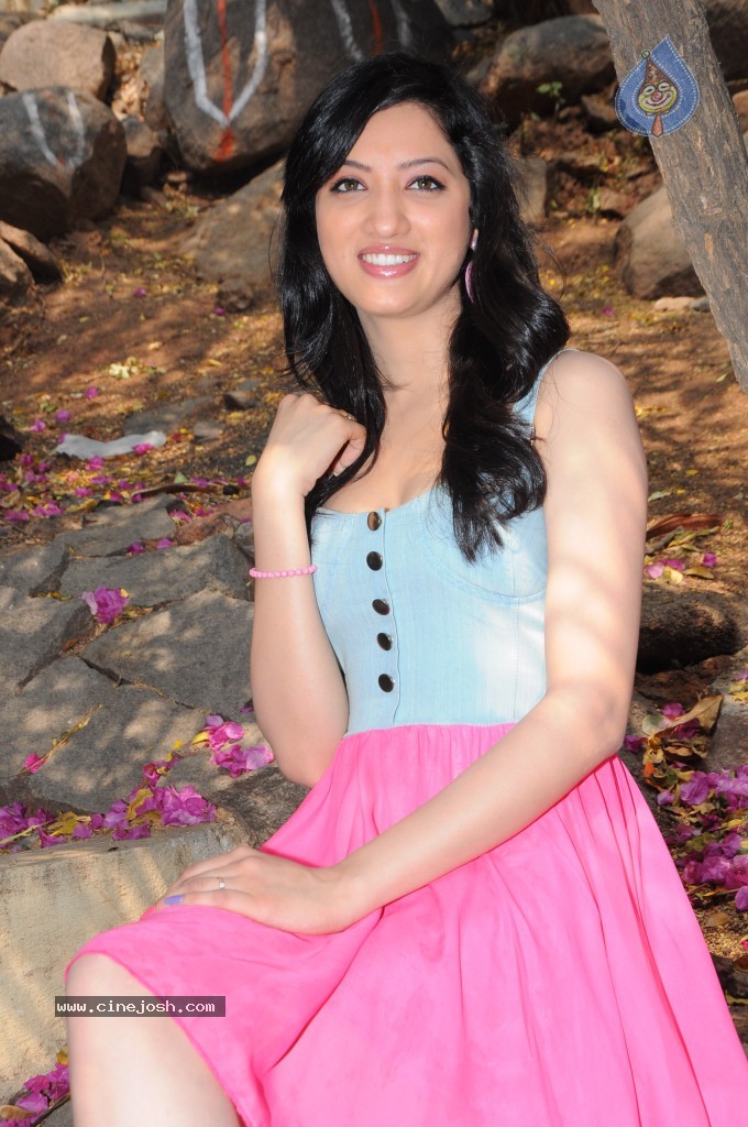 Richa Panai Latest Gallery - 24 / 99 photos