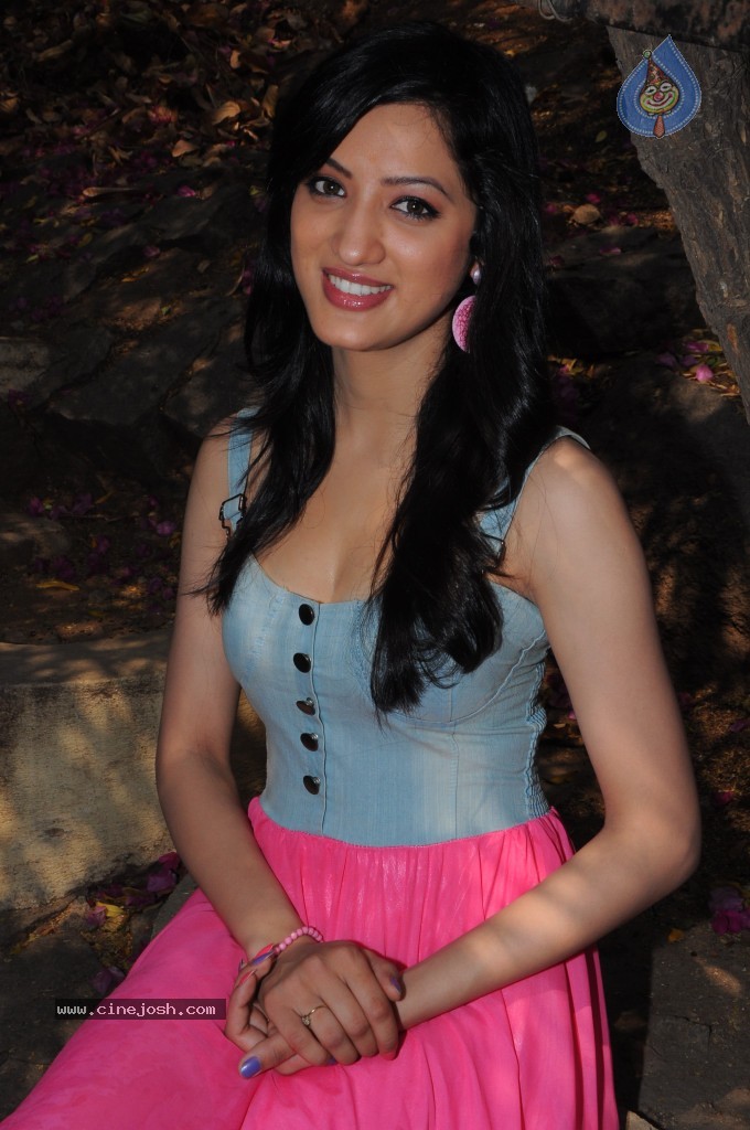 Richa Panai Latest Gallery - 38 / 99 photos