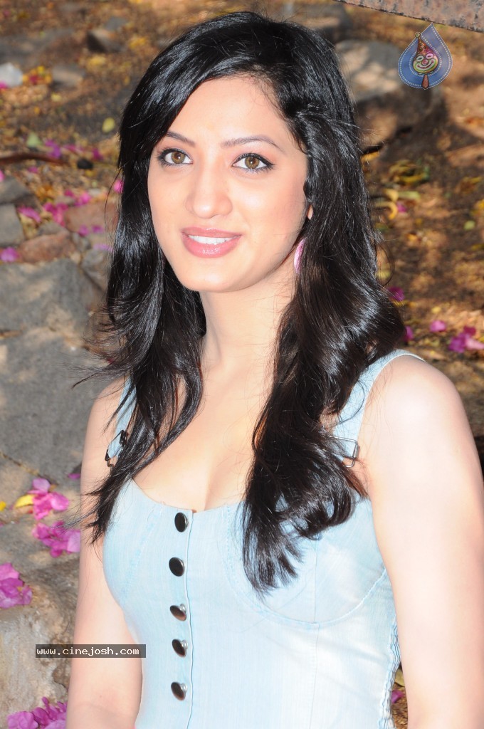 Richa Panai Latest Gallery - 75 / 99 photos