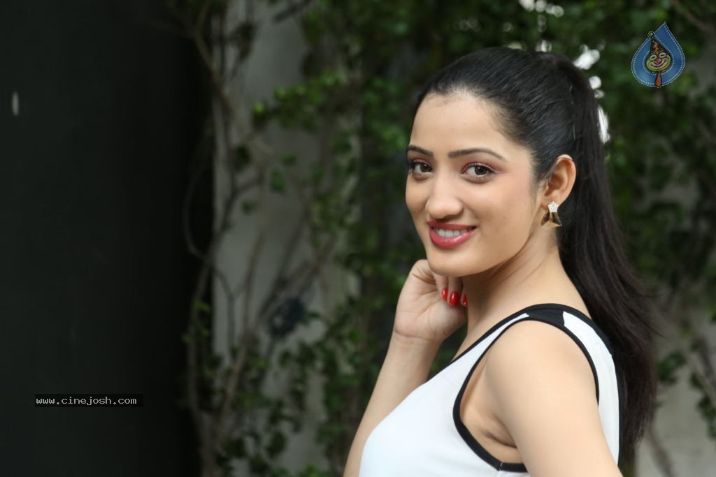 Richa Panai Latest Pics - 16 / 69 photos