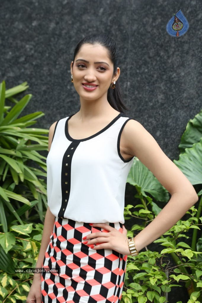 Richa Panai Latest Pics - 23 / 69 photos
