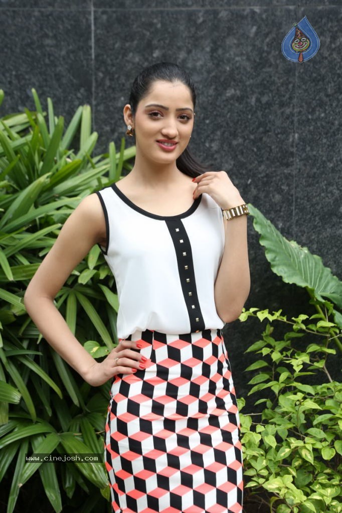 Richa Panai Latest Pics - 29 / 69 photos