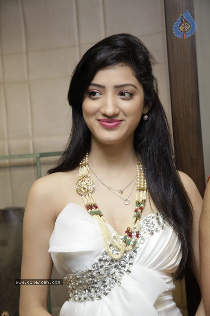 Richa Panai New Hot Stills - 28 / 44 photos