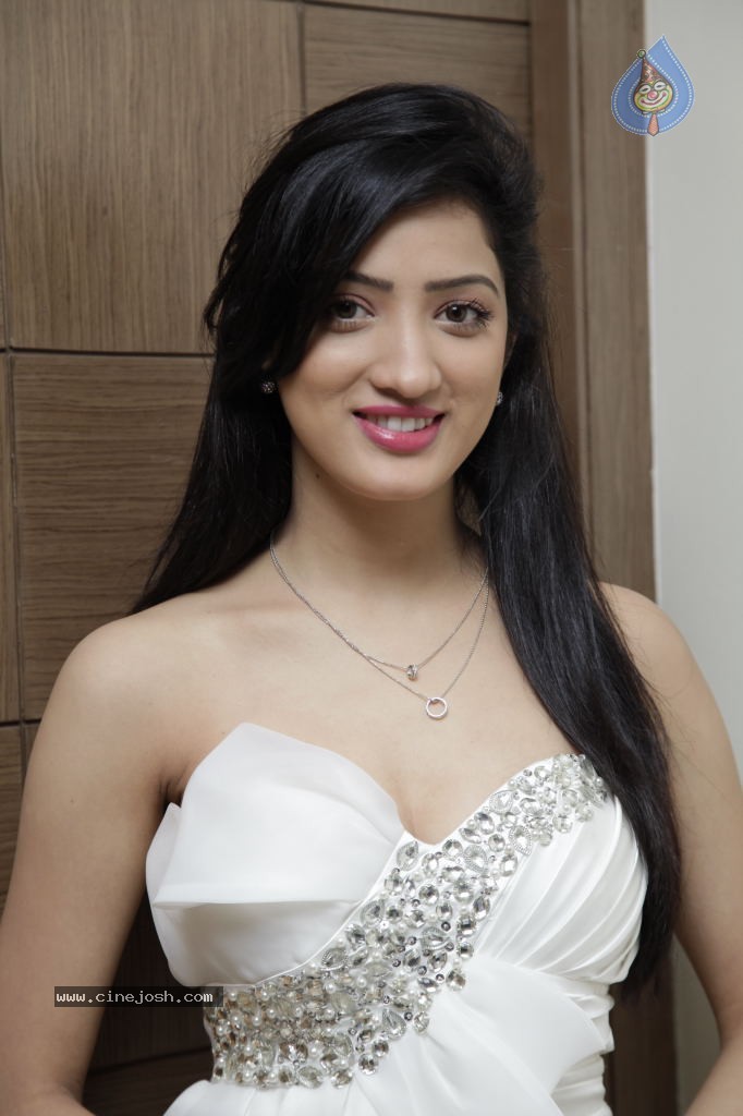 Richa Panai New Hot Stills - 35 / 44 photos