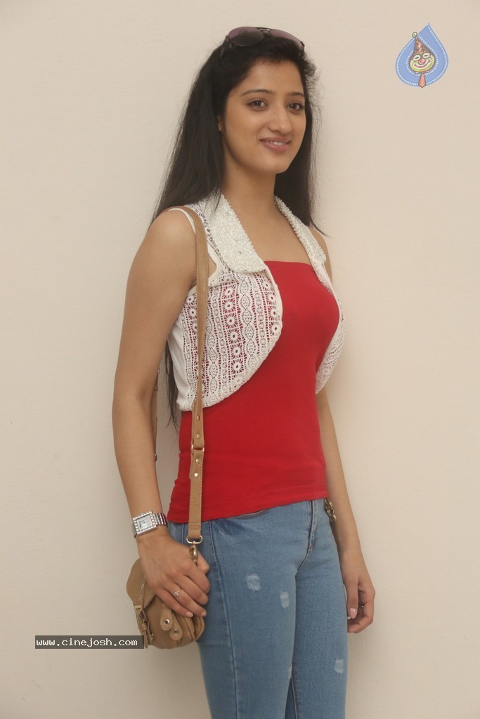 Richa Panai New Photos - 23 / 95 photos