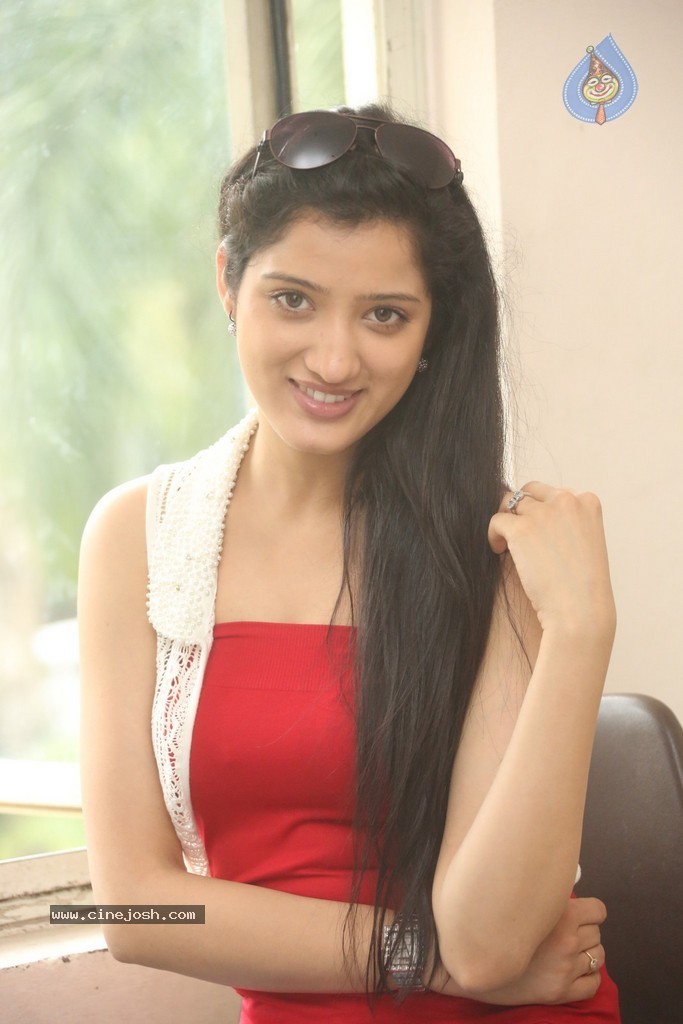 Richa Panai New Photos - 27 / 95 photos