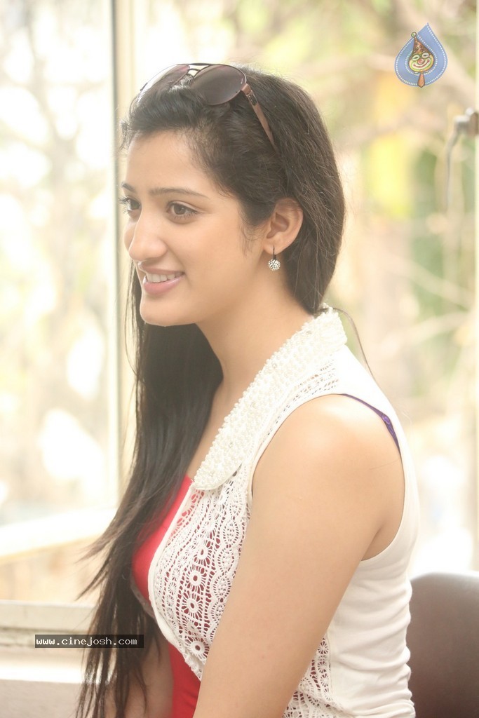 Richa Panai New Photos - 34 / 95 photos