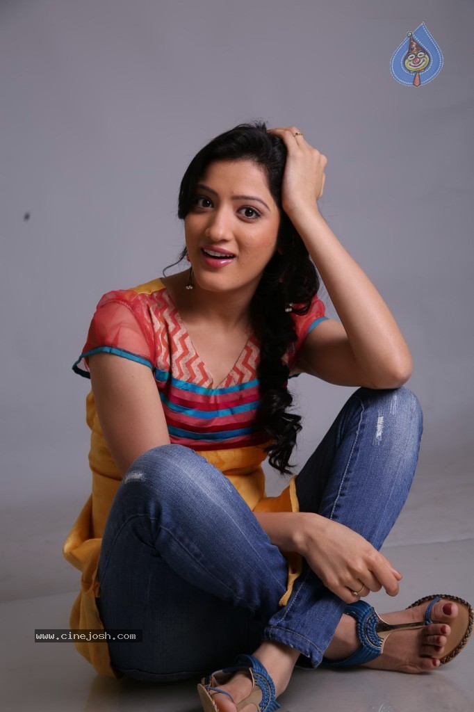 Richa Panai New Pics - 16 / 36 photos