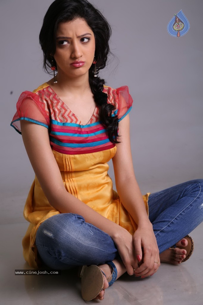 Richa Panai New Pics - 28 / 36 photos