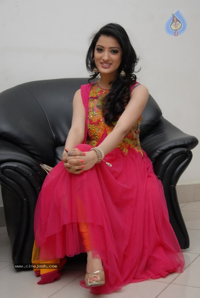Richa Panai New Stills - 42 / 68 photos