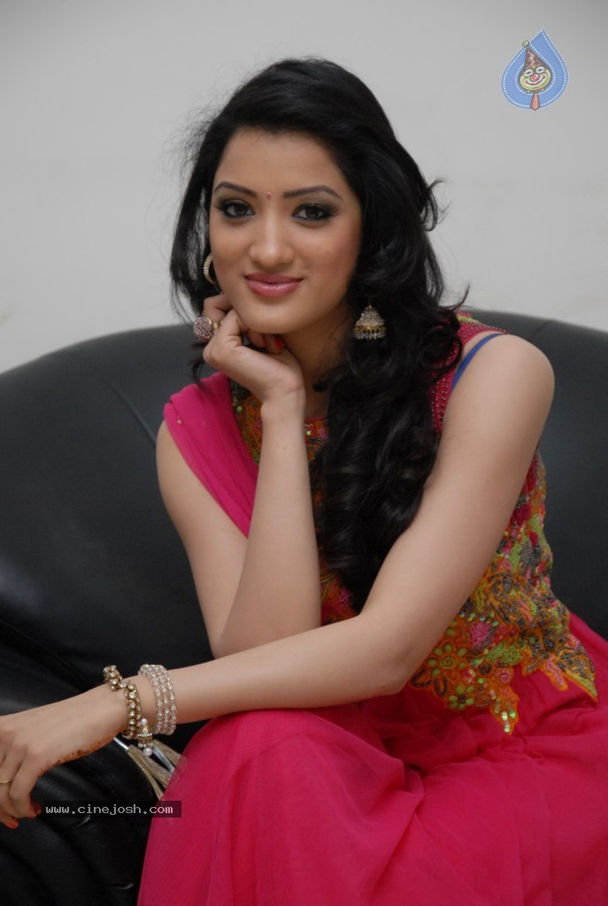 Richa Panai New Stills - 47 / 68 photos