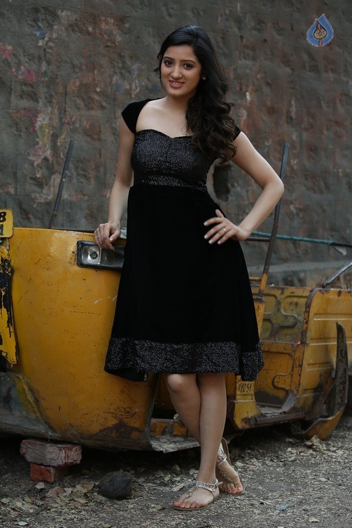 Richa Panai Pics In Rakshaka Bhatudu - 10 / 21 photos