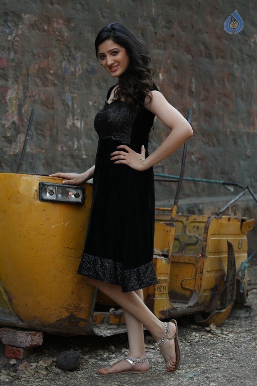 Richa Panai Pics In Rakshaka Bhatudu - 12 / 21 photos