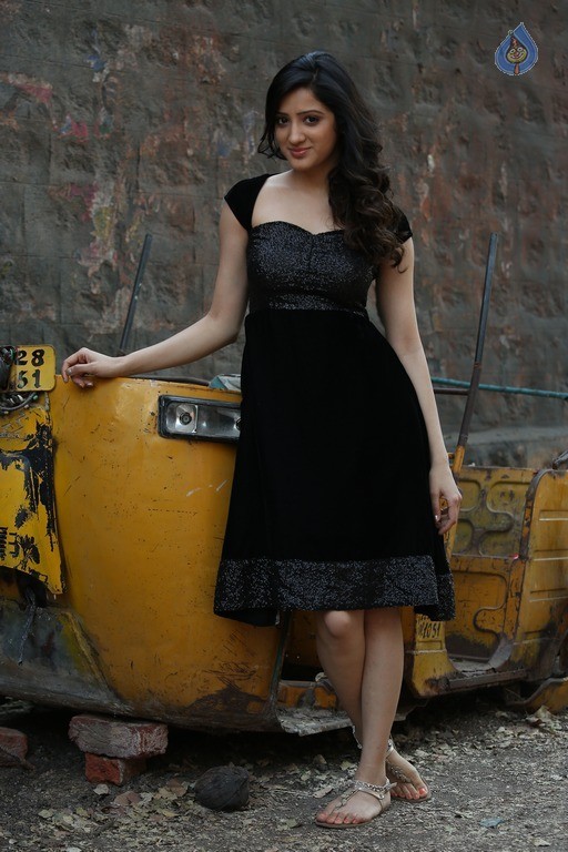 Richa Panai Pics In Rakshaka Bhatudu - 16 / 21 photos